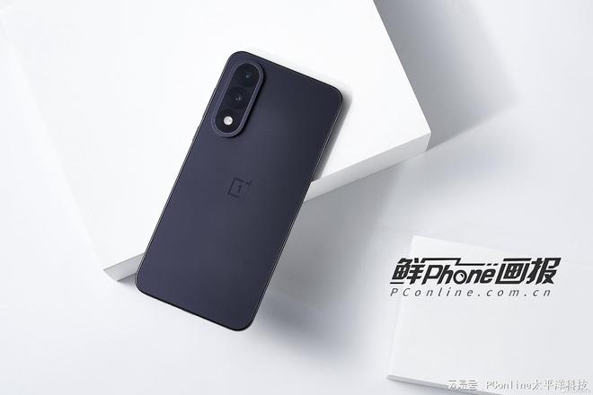 谁能拒绝高颜值游戏手机？一加 Ace 5 至尊版简洁超有料！(图1)
