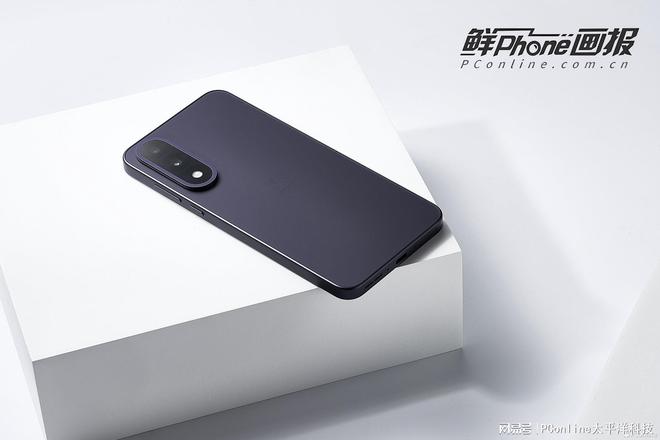 谁能拒绝高颜值游戏手机？一加 Ace 5 至尊版简洁超有料！(图6)