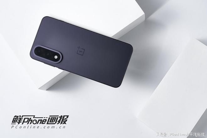 谁能拒绝高颜值游戏手机？一加 Ace 5 至尊版简洁超有料！(图4)