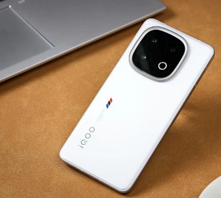 iQOO 15首发骁龙8E2游戏手机规则将被颠覆？(图4)