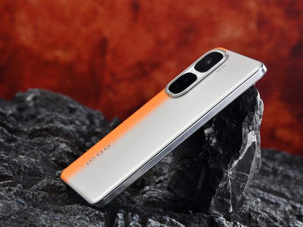 游戏体验最佳的天玑手机！iQOO Neo10 Pro上手(图1)