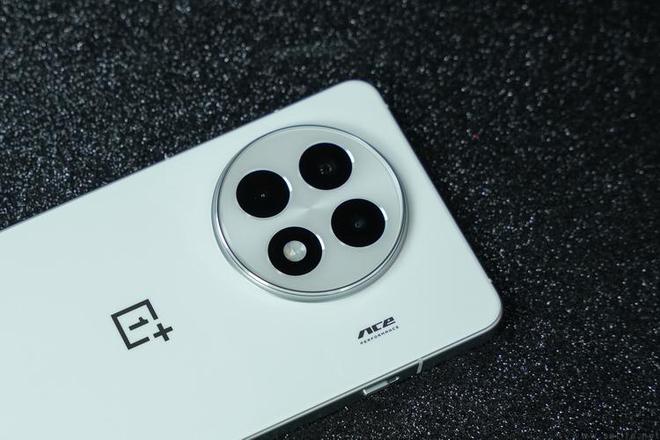 一加Ace 5系列性能测试：高帧率低功耗、游戏手机新方向(图1)