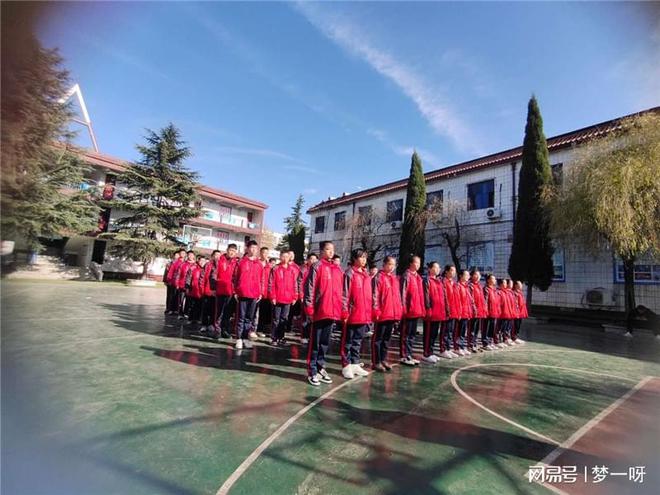 如何有效引导孩子健康使用手机避免沉迷游戏？(图1)