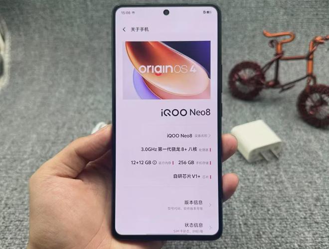 带独显的骁龙8+游戏手机144Hz高刷直屏二手860块(图1)