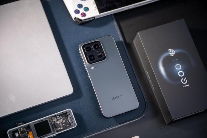 iQOO 15 Ultra评测：当下手机游戏玩家的不二之选(图2)